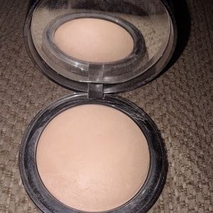 NWOT LORAC PF4 face powder